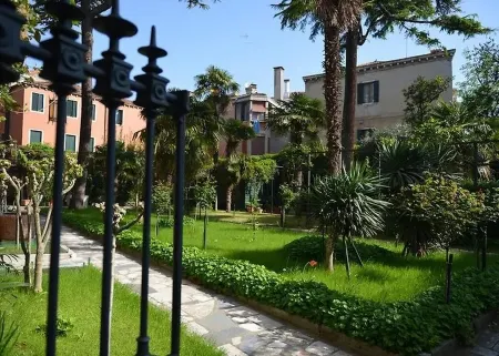 Hotel Gabrielli - Starhotels Collection Отели рядом с достопримечательностью «Виа Гарибальди»