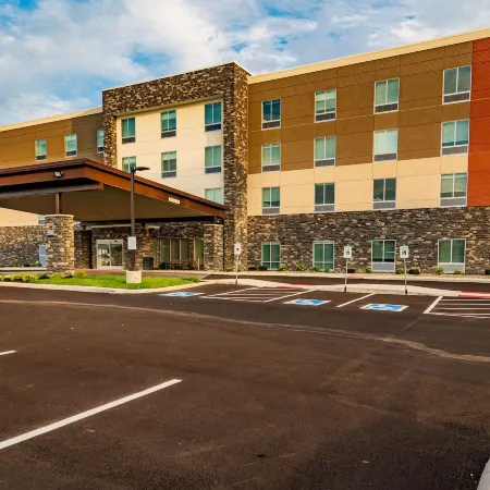 Holiday Inn Express & Suites DAYTON EAST - BEAVERCREEK by IHG