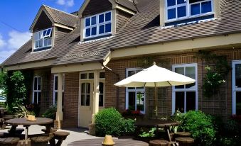 Woodfalls Inn
