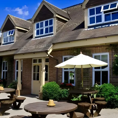 Woodfalls Inn