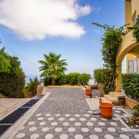 Villa Jewel with Private Pool and Sea View Hotels in Lapta