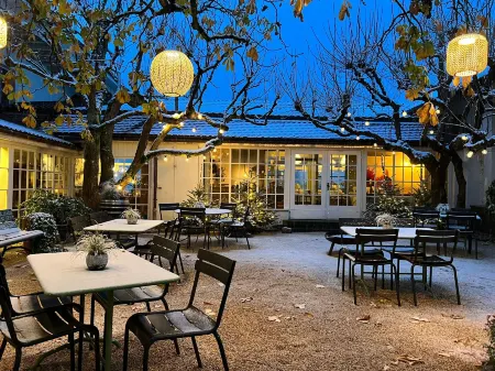 Hotel Bad Murtensee Отели в г. Муртен