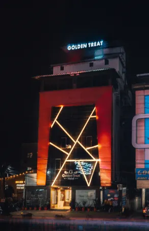 Hotel Golden Treat Отели рядом с Аэропорт Индор