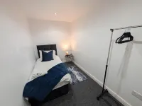 Broad Street Wolverhampton - 2 Bedroom Apartment Hotel di Wolverhampton