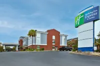 Holiday Inn Express & Suites Sumter Hotels in Sumter