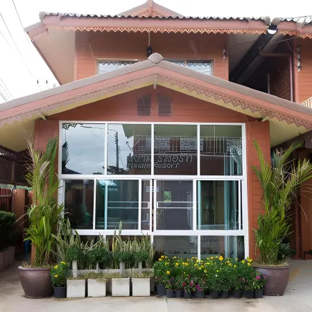 Sri Siam Resort Отели рядом с достопримечательностью «Школа Висадтагунгсри»