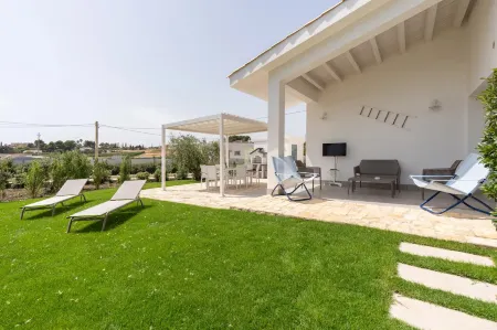 Gioberta Holiday Homes, Porto Palo Villetta Отели в г. Менфи