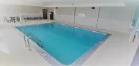avid hotel CEDAR RAPIDS SOUTH - ARPT AREA by IHG - piscine