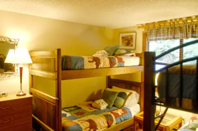 Snowater Condo #84 - Large Condo with Private Sauna and Soaker Tub