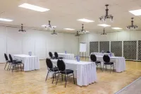 Days Inn & Conference Centre by Wyndham Camrose Norsemen - 3-Star
