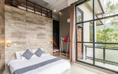 Van House Hotel dekat Kebun Strawberry
