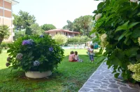 Moderno appartamento in un residence in stile resort con piscina
