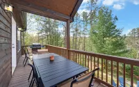 Lake Nottely 4 bdrm cabin,  sauna w/ mtn & lake views, dock, & EV charger.