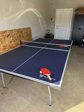 Hot tub, ping pong, and walking distance to over 25 wine tasting rooms!