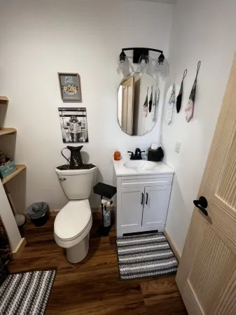 Country Quite 1 Bedroom, Looks like a cabin on the outside but modern inside