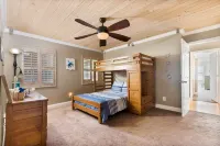 Tropical Resort Style Retreat w/ Pool House 4BR, 3 Bath