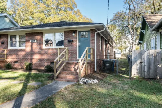 Newly Renovated 2BR near Downtown/Duke/NCCU/DPAC! Long Term Stays Welcome!