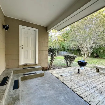 NEW! Beautifully Renovated, 3bd that has it all!