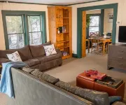 3-bedroom vacation home steps to downtown.