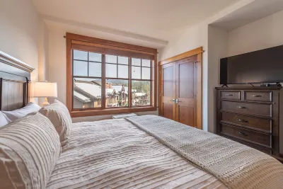Perfect location❤️ 1 bed / 1 bath retreat in the heart of Northstar Village Hotels near Carnelian Bay