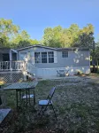 21 people can fit, old homosassa, 2 minutes from 2 boat slips, 4 kayaks!