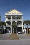 Personal Resort w/ Private Pool, Hot Tub & Elevator, Walking Distance to Town