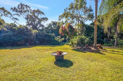 2BR Cottage on 1 Acre. Air Con & King Beds. Hotels in der Nähe von Yeppoon Lagoon