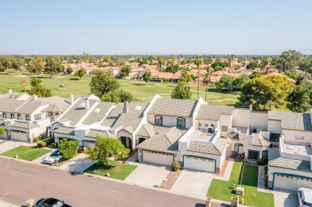 Awesome 3 bedroom on the 1st Green of Arrowhead Golf Club Отели рядом с достопримечательностью «The Legend at Arrowhead»