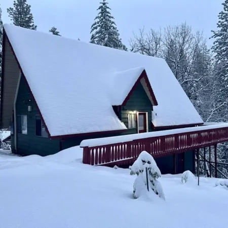 The Cozy Cub: Air Conditioning, Dog Friendly, Pool Table, Private Lakes in Bls