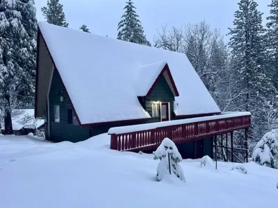 The Cozy Cub: Air Conditioning, Dog Friendly, Pool Table, Private Lakes in Bls