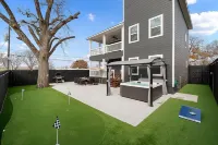 Downtown FW Stockyards TCU HotTub MiniGolf with Skyline View