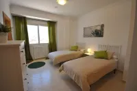 VILLA WITH LAKE VIEWS, PRIVATE POOL & PARKING 30 MIN FROM THE BEACH