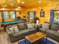 The Challenge House*mega games*hottub*beach*lake*The ultimate Poconos game house Hotels in Tunkhannock Township