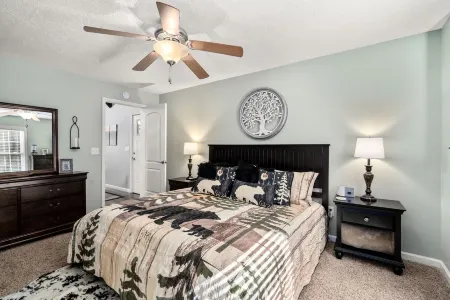 Halfback Ridge -Hot Tub-Magnificent Views-Motorcycle & Pet-Friendly-Fenced Yard