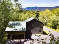 Modern Mountain Escape - minutes to town & mountains