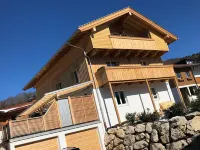 Bright, comfortable and tastefully furnished DG apartment with south-facing balcony فنادق في Hausham