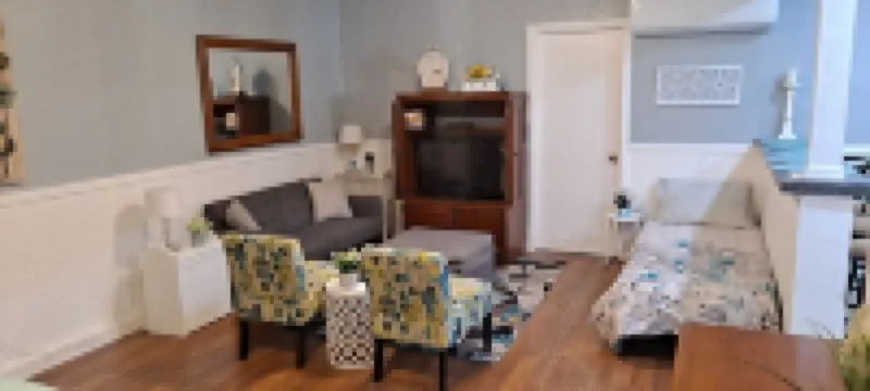 Guesthouse/apartment 5 minutes from Hospital,  convenient center, and freeway