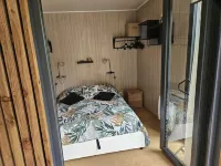 Comfortable wooden bungalow among the trees Hotels in Jard-sur-Mer