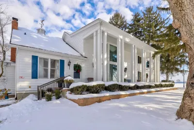 The ResidenZ at Bavarian Inn - Historic Estate located in downtown Frankenmuth Hotels in der Nähe von Bronner's CHRISTmas Wonderland