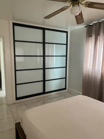 Apartment Near LAX airport #B Отели рядом с достопримечательностью «Beach Boys Monument»