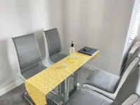 Lovely Paisley Central Location - 2 bedroom apartment. Sleeps 4 Adults