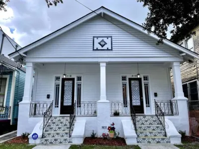 Experience Historic Mid-City 2 Bedroom Charm near Canal St Hotels in Mid-City