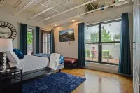 Luxury 2 Bedroom Condo, Midtown - Great Amenities with Pool!