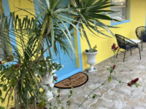 Casa Celeste. Fenced Back Yard. Close to Boat Ramp. Children and Dog Friendly. Hotels in Palm City