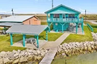 Waterfront Home With Private Fishing Pier on Turtle Bay