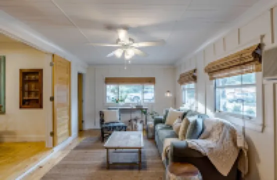 Fairhope Downtown Cottage Sleeps 10  "Walk to Town" Lots of Parking and Garage