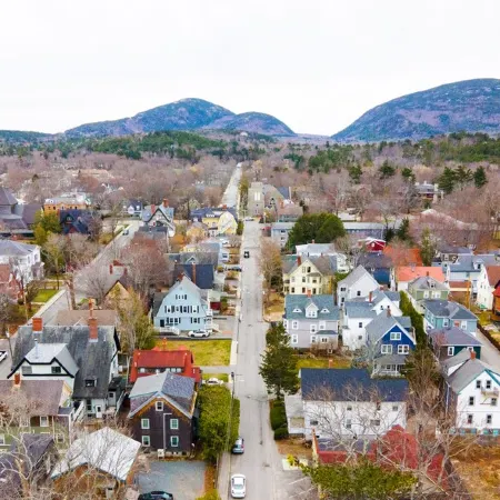 Renovated downtown Bar Harbor apartment, park and walk to shops and restaurants.