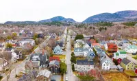 Renovated downtown Bar Harbor apartment, park and walk to shops and restaurants. - Condos
