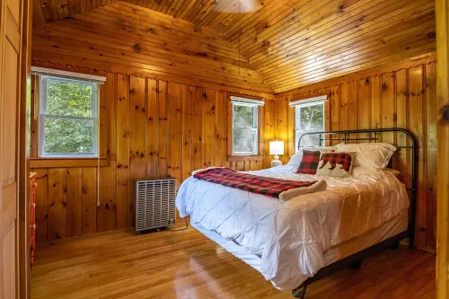 ❤️New! 2.5 mi to Whiteface, ADK Cabin w/ Fire pit