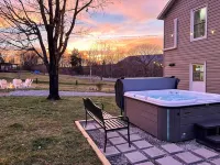 Family Friendly w/ Mountain Views, Hot Tub, Fire Pit, 4 mins to Luray Caverns